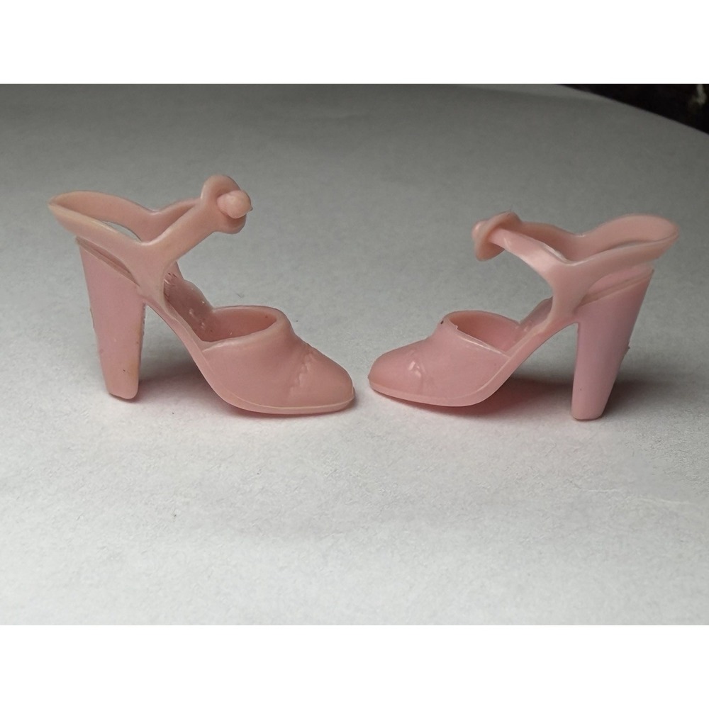 Vintage Original KISSING Barbie Doll~ Pale PINK Ankle Strap SHOES ~ Taiwan - Picture 2 of 3
